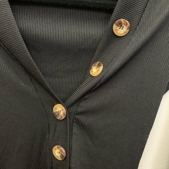 PrettyLittleThing | Plunge Neck Rib Top - Picture 4 of 7